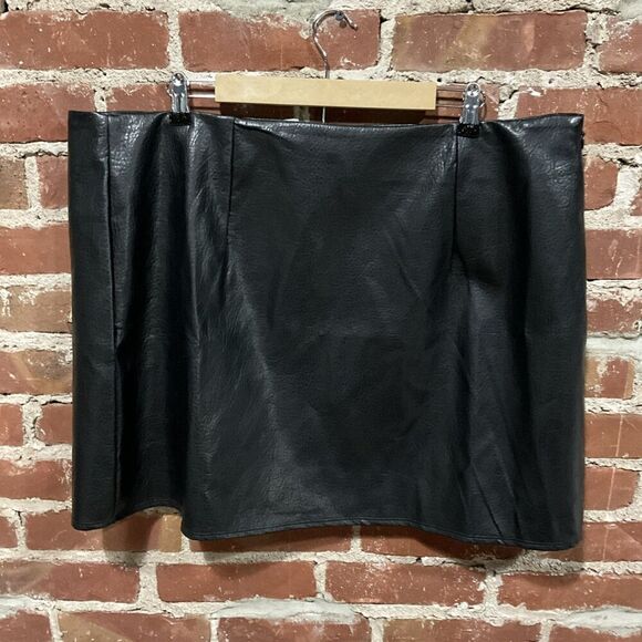 Old Navy Faux Leather Skirt Black Mini Womens Straight Retro Plus Size 2X - Picture 5 of 6